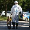 An der Staustufe in Vohburg suchten Polizeihunde nach Spuren, die den Ermittlern im Fall des toten Jungen aus der Donau weiterhelfen könnten.