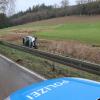 Ein Autofahrer hat wohl auf der Staatsstraße 2023 von Ettenbeuren Richtung Ichenhausen einen Unfall verursacht und ist dann Richtung Wald geflohen. 