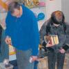 Neue Besitzer fanden meterweise alte Bücher beim Flohmarkt der Aindlinger Bücherei. 