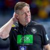 Trainer Alfred Gislason will mit Deutschland gegen Slowenien gewinnen. Hier gibt es die Infos zur Handball-Übertragung im TV und Stream.