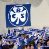 Bei der Endrunde 2015 sorgten die Fans des BC Schretzheim für Stimmung in der Wertinger Stadthalle – und feierten den Landkreis-Titel ihrer Mannschaft. Unterstützung von den Rängen können die Kleeblätter jetzt wieder brauchen, wenn es nach den Gruppenspielen für sie noch weitergehen soll. 	 	