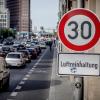 Auf Fahrer älterer Diesel-Autos kommen in Berlin auf mehreren Straßen Fahrverbote zu.