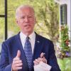 Joe Biden ist in diesen Tagen vor allem in Videos zu sehen, die er in seinem Haus in Wilmington aufnimmt – mal wie hier auf der Terrasse, mal vor der Bücherwand im Keller. 
