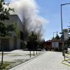 Bei einem Brand in einer Tiefgarage in München wurden drei Schüler und zwei Feuerwehrleute leicht verletzt in eine Klinik gebracht.