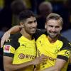 BVB-Torschütze Achraf Hakimi (links) feiert mit Marcel Schmelzer seinen Treffer zum 3:0 gegen den FC Nürnberg.