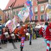 Viele Besucher aus Mindelheim und Umgebung haben sich die italienischen Fahnenschwinger am zweiten Frundsbergfest-Wochenende angeschaut.