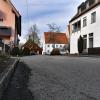 Fünf Straßen, unter anderem der Kirchweg, sind in Hiltenfingen noch nicht voll ausgebaut. Dies will die Gemeinde in diesem Jahr noch umsetzen.