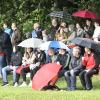 Trotz zeitweise strömenden Regens säumten mehr als 600 Zuschauer das Spielfeld in Ettenbeuren. 