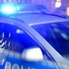 Ein 26-Jähriger hat in Augsburg-Göggingen eine große Verfolgungsjagd verursacht. Kurz vor seiner Festnahme durch die Polizei trank er noch eine Flasche Bier leer.