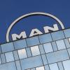 Das MAN-Logo auf dem Verwaltungsgebäude von MAN in Augsburg.