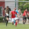 Mit einem 1:1 trennten sich der SV Oberrieden (rot) und der SV Schöneberg. Dabei wäre ein Sieg für die Gäste aus Schöneberg im Abstiegskampf so wichtig gewesen. Der SVO hatte aber keine Geschenke zu verteilen und verteidigte das Unentschieden. 