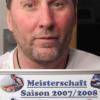 Aufstieg in die Bezirksliga und Bezirkspokalsieger in einem Jahr: Uwe Bachner mit seinem Foto-Tableau vom Sommer 2008. 