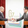 Shakehands: Bundeskanzler Olaf Scholz (l.) und Japans Ministerpräsident Fumio Kishida.