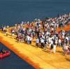 Floating Piers von Christo zieht die Menschenmassen an.