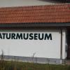 Der Schriftzug des Naturmuseums prangt an der Fassade der Therme. Seit dem 4. Januar ist die Ausstellung offiziell wieder eröffnet.