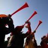 Die WM-Tröte «Vuvuzela» gehört auch zu den gefährlichen Produkten 2011. Sie sind einfach zu laut. Genau darauf setzen aber die Kritiker von Ex-Bundespräsident Christian Wullf, die damit seinen Zapfenstreich stören wollen. (Bild: dpa)