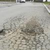 Straßenschäden: Seit die Bürger nicht mehr direkt mitzahlen müssen, werden mancherorts Wünsche nach Straßenausbau wach. (Symbolfoto)