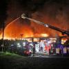 Feuerwehrleute entdeckten die beiden Leichen bei einer ersten Begehung des Gebäudes. 