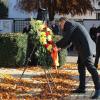 In ganz Deutschland fanden gestern Gedenkfeiern und Gottesdienste anlässlich des Volkstrauertags statt. In Illertissen legte Bürgermeister Jürgen Eisen einen Kranz am Kriegerdenkmal nieder.