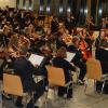 Unter der Leitung von Carolin Nordmeyer zeigen die rund 90 Mitglieder des Schwäbischen Jugendsinfonieorchesters (SJSO) in Babenhausen ihr Können. 