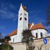 Die Pfarrkirche in Oberottmarshausen musste aufwendig saniert werden, die Kosten für die Arbeiten belaufen sich auf rund 600000 Euro. 