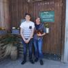 Die Familie Seemeier aus Ergertshausen betreibt einen SB-Eierladen. Auf dem Foto zu sehen sind Elisabeth Seemeier und Sohn Sebastian, 14 Jahre.  