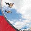 Viele Veranstaltungen und viele Besucher gibt es auf dem Stadtfest Neusäß. Akrobatische Einlagen zeigen diese Skater in der Halfpipe. 