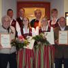 Ehrung beim Musikverein Edenhausen (von links): Ehrenmitglied Franz Binder, Erster Vorsitzender Thomas Fetschele, musikalischer Leiter Alexander Graile, Kathrin Miller, stellv. Bezirksvorsitzender Franz Alstetter, Sandra Gschwilm, stellv. Vorsitzende Sandra Egger, Ehrenmitglied Ewald Horber.  	