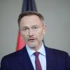 Finanzminister Christian Lindner (FDP) will mit seinem Etat für 2024 die im Grundgesetz verankerte Schuldenbremse wieder einhalten.