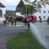 Bei der jüngsten Inspektion bewies die Attenhauser Feuerwehr eindrucksvoll, wie im Notfall vorgegangen wird.  	