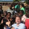 Diese Schule finanziert er mit dem Verkauf seines Sportwagens: Stefan Rößle in Kunkhongo in Malawi 	
