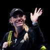 Caroline Wozniacki winkt den Fans vor ihrem Abschiedsspiel. Sie hat nun ihr Comeback angekündigt.