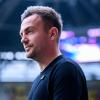 Kann sich auf Neuzugänge freuen: Augsburgs Trainer Enrico Maaßen.