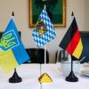 Auch auf dem Feld der Wissenschaft sehen sich der Freistaat Bayern und die Bundesrepublik Deutschland verpflichtet, der Ukraine zu helfen. Der bayerische Wissenschaftsminister Markus Blume stellt für die Ukrainische Freie Universität in München 100.000 Euro in Aussicht.  