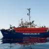 Die "Lifeline" musste tagelang warten, bis das Schiff mit den 234 Flüchtlingen an Bord irgendwo in Europa an Land gehen durfte.