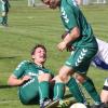 Eine ärgerliche 0:3-Niederlage kassierte der VfL Westendorf (am Boden Simon Schacherl, am Ball Benedikt Rauch) gegen den TSV Täfertingen. 	