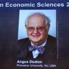 Angus Deaton hat den Nobelpreis für Wirtschaftswissenschaften 2015 erhalten.
