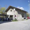 Zwei Architekten, die für  die Gemeinde Schondorf tätig sind, sehen im Güterschuppen am Bahnhof und dessen Umfeld einiges Entwicklungspotenzial.