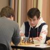 Beim Internationalen Schach-Großmeisterturnier hat der 14-jährige Leonardo Costa mit einem Remis gegen Großmeister Stefan Bromberger bereits erstmals gepunktet. Noch bis 5. Januar laufen die Partien im Hotel Ibis in der Hermannstraße. 