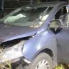 Die beiden Insassen dieses Autos sind nach einem Unfall auf der B2 bei Bäumenheim gestorben.