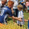 Der Lohn für die Mühen auf dem Platz: Jeder Teilnehmer beim Jugendturnier zum 100. Geburtstag des BC Aichach bekam einen Siegerpokal. 