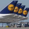 Die Maschinen der Lufthansa mussten wegen der Corona-Krise lange am Boden bleiben. Die Bundesregierung will die Airline retten.