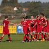 Spielertraube nach Tor: Das wünscht sich Hollenbach am Sonntag. Noch gibt es einen Funken Hoffnung auf den Klassenerhalt. Foto: Michael Hochgemuth (Archiv)