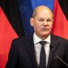 Bundeskanzler Olaf Scholz nimmt an der Pressekonferenz nach dem Treffen mit den Regierungschefs der baltischen Staaten teil.