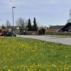 Auf dieser Wiese am Ortseingang von Ludenhausen soll der neue Lebensmittelmarkt Platz finden. Voraussichtlich im Herbst nächsten Jahres könnte er eröffnet werden. 