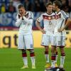 Für die deutsche Mannschaft um Lukas Podolski (Mitte) fühlte sich das 1:1 wie eine Niederlage an.