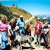 Die Familien Raab, Schmid und Wiedemann aus Deisenhausen bei einer Bergtour zur Ascherhütte (2556 Meter). Sie freuten sich über die neuen Bergkameraden: Alpakas!