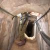 Ein israelischer Soldat steht in einem unterirdischen Tunnel, der unter dem Schifa-Krankenhaus in Gaza-Stadt entdeckt wurde.
