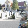 Enge Grabreihen auf dem Obenhauser Friedhof verursachen immer wieder Bestattungsprobleme. Langfristig soll eine Umgestaltung die Schwierigkeiten beseitigen.  