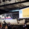 Die Experten haben aus den Wrackteilen das abgeschossene Flugzeug MH17 wieder zusammengebaut.